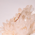 anillo de oro 18k con zafiros rosas