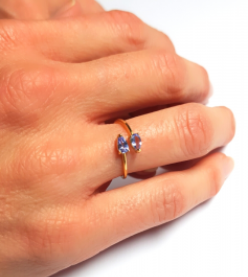 anillo de oro 18k y tanzanitas