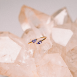 anillo de oro 18k y tanzanitas