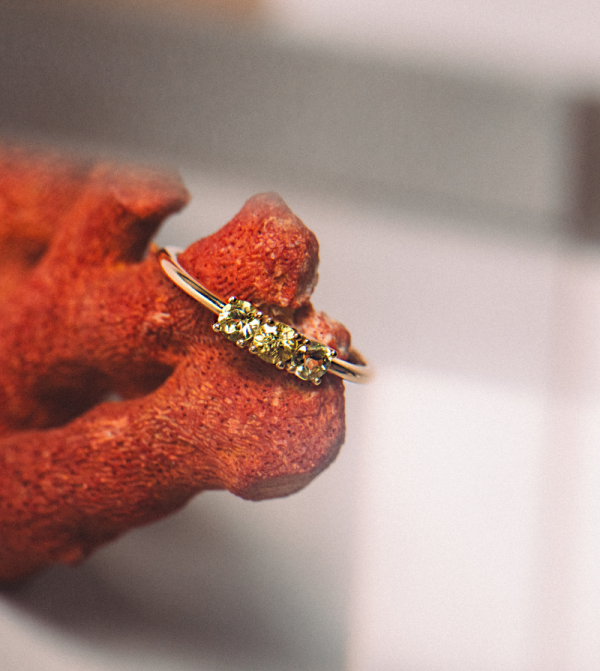 anillo de oro 18k y citrinos