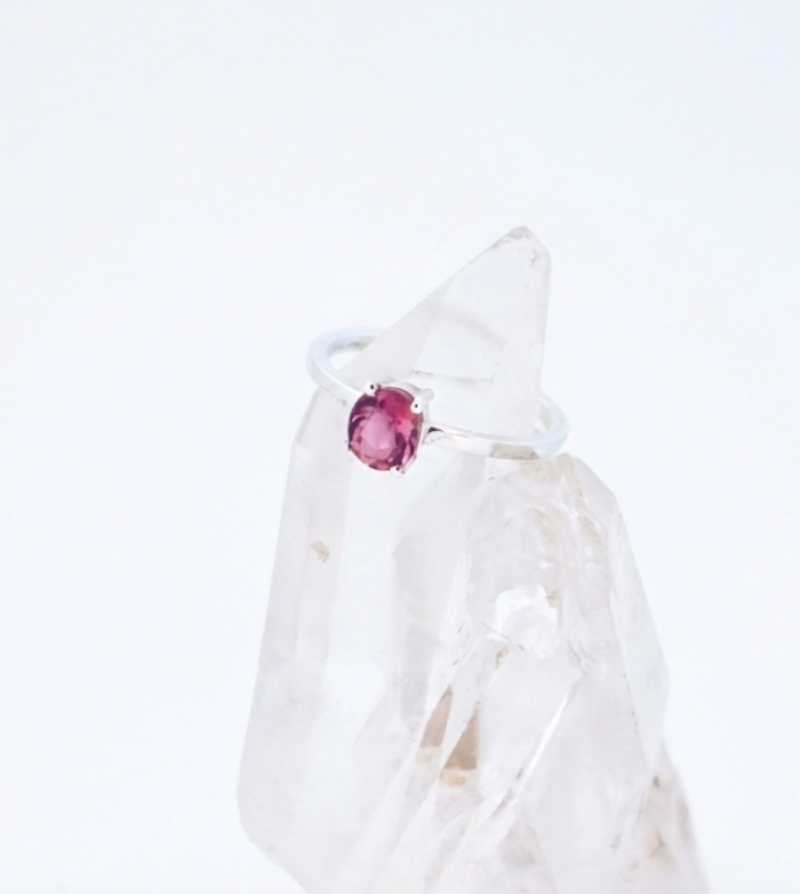 turmalina rosa oscuro