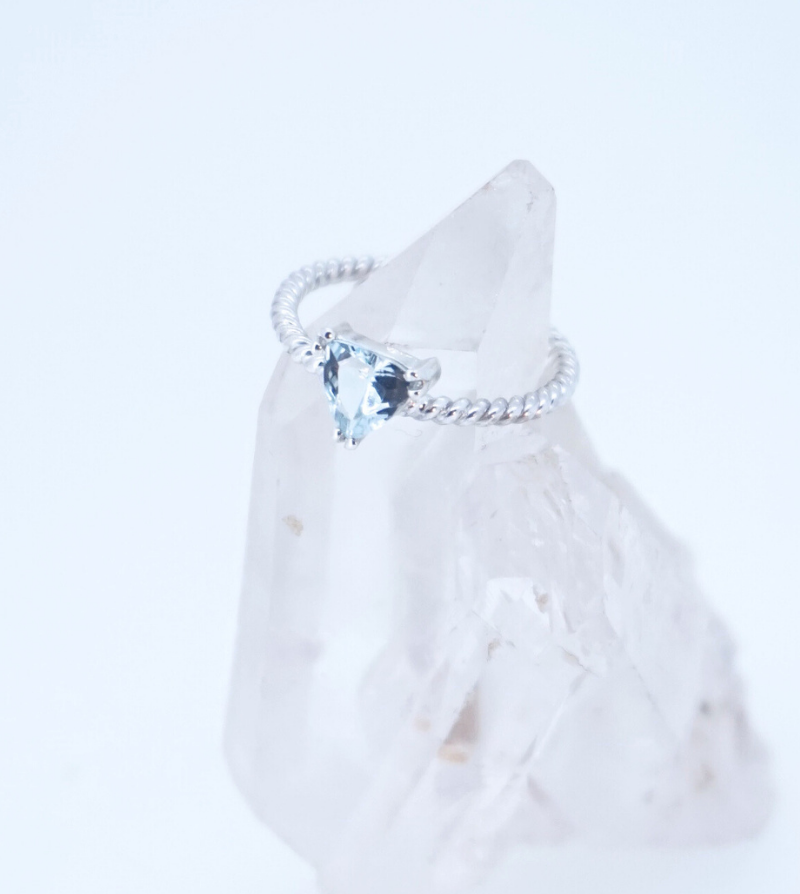 anillo aguamarina trenzado