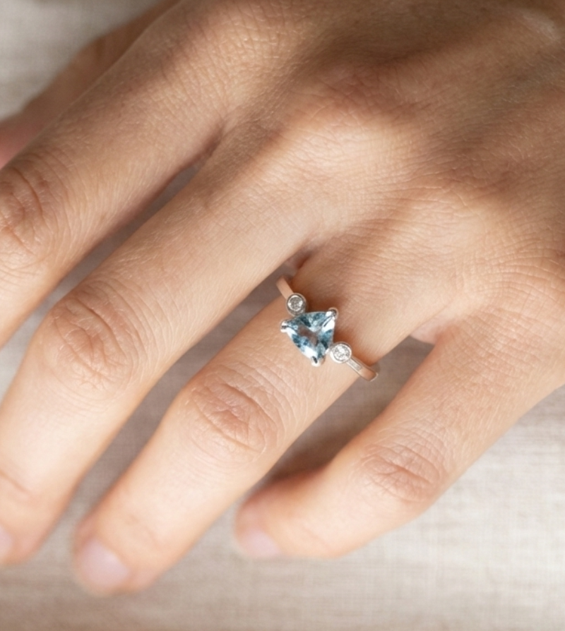 anillo aguamarina y diamantes