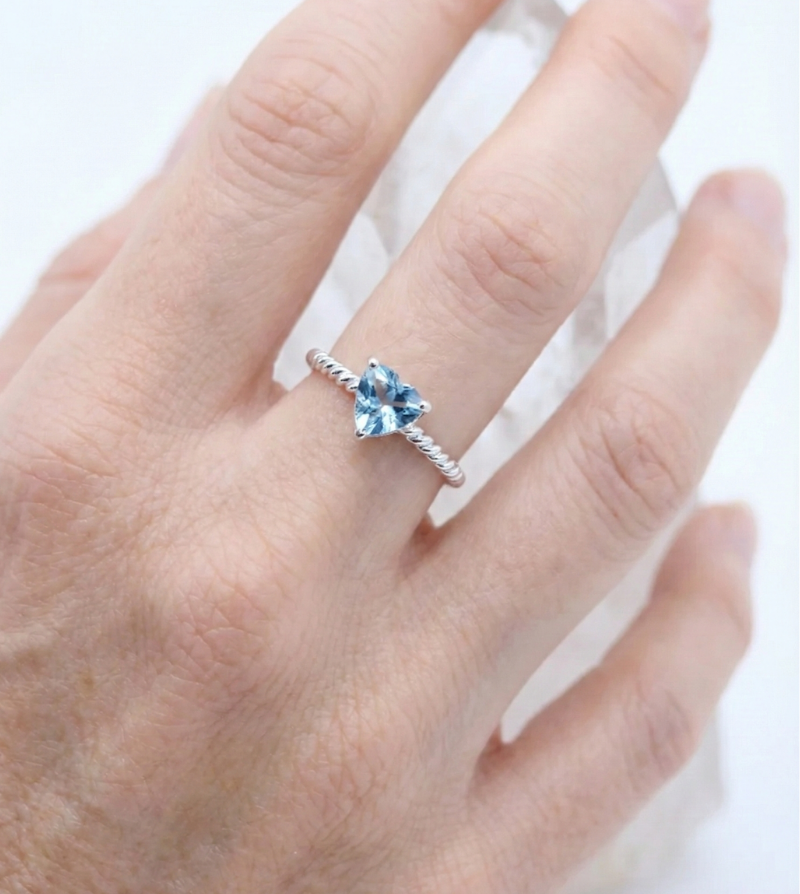 anillo aguamarina trilliant trenzado